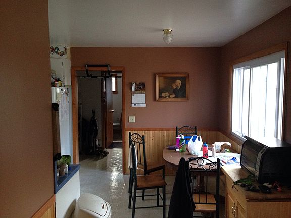 Dine in kitchen 