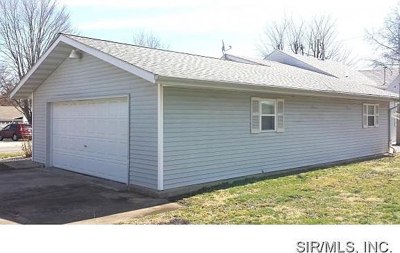4th image of 457 S Kaskaskia St