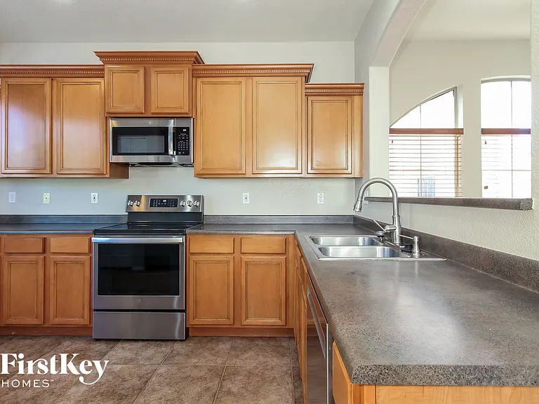 1848 E Dunbar Dr — Photo 5