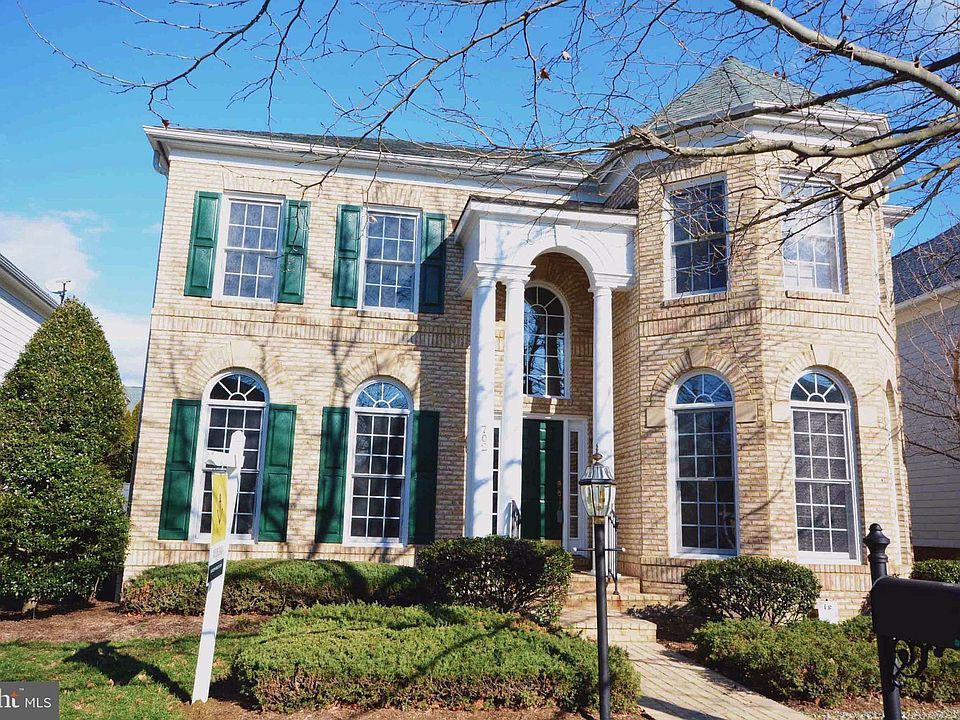 1st image of 702 Pilot House Dr