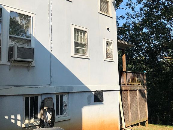 5th image of 394 Woodland Ave