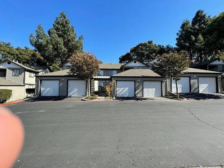 472 Lancaster Ln — Photo 27