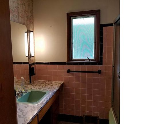 3rd image of 25 Harts Hill Cir