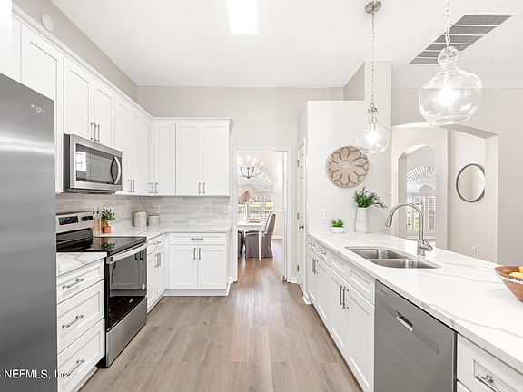 3rd image of 3112 PEPPERTREE Drive