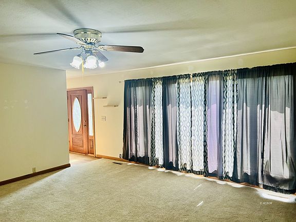 3rd image of 920 Raccoon Rd