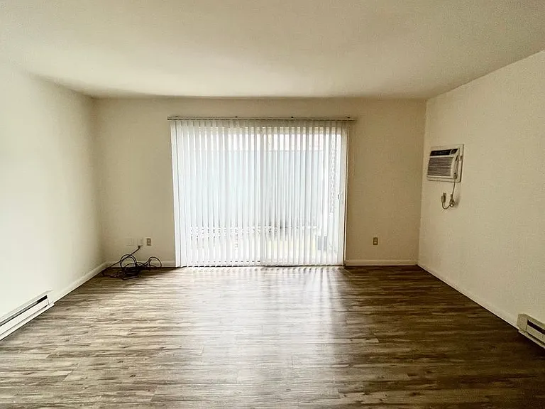 University Park Apartments near Cornell University — Photo 122