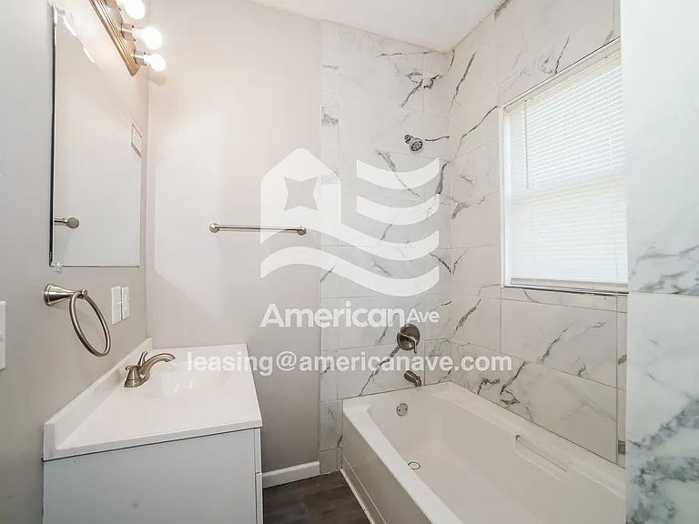 1386132_010_main_bathroom_13874934.jpg