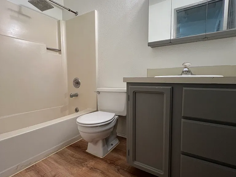15719 Admiralty Way #B — Photo 16