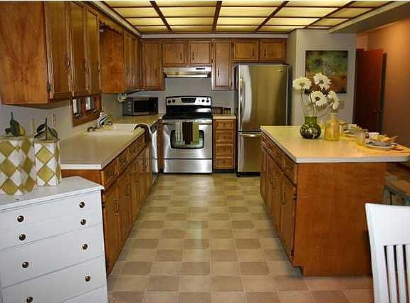 3rd image of 1648 Waukazoo Dr