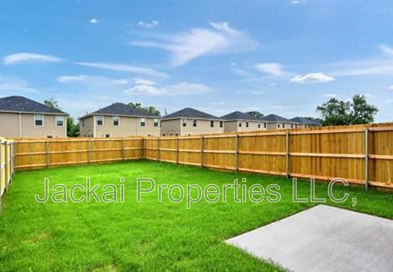 243 W Forest Ave — Photo 14
