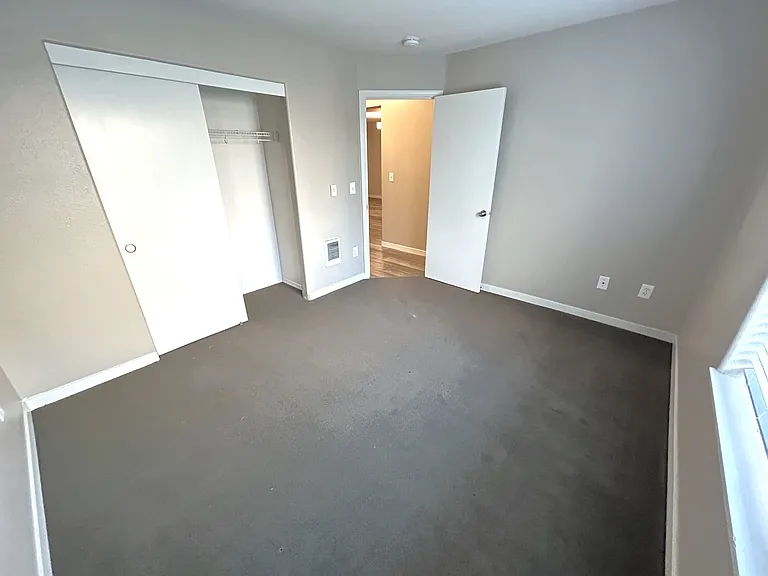 15728 SE Stark St — Photo 12