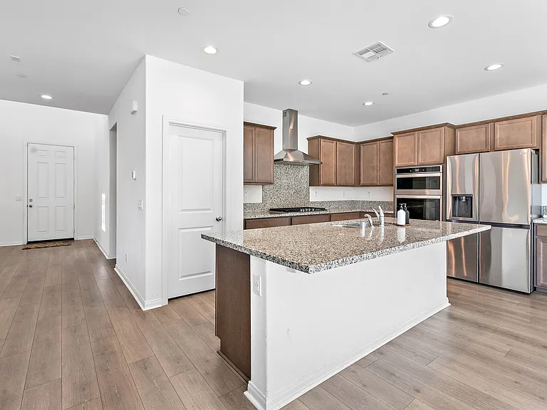 4551 Highland Ave — Photo 8