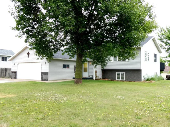 417 6th Ave S, Windom, MN 56101