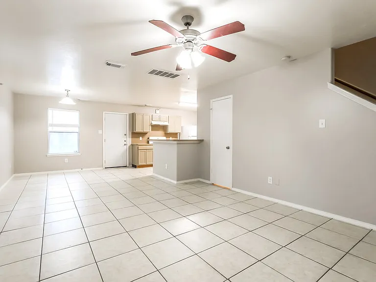 21243 Linden House Ct — Photo 5