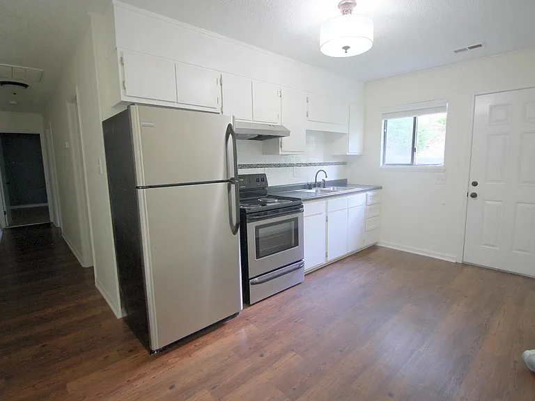 510 Gurley St — Photo 3
