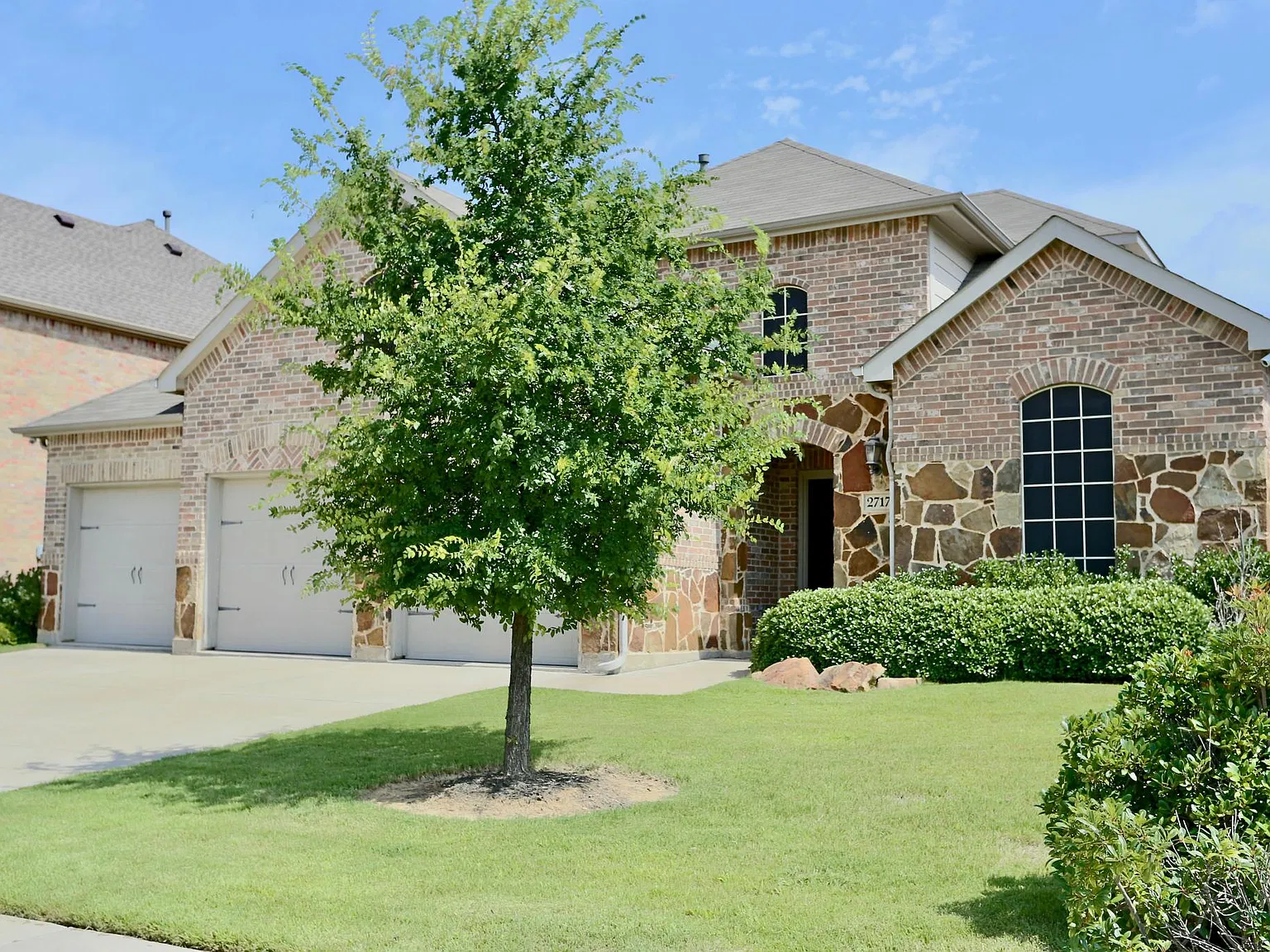 5 bed, 3.5 bath, 2596 sqft, $2,900 — Photo 2