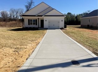604 Cypress St, Roseboro, NC 28382