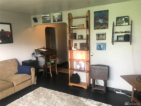 3rd image of 2350 Griffin Ave