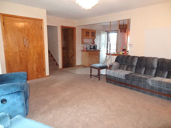 2nd image of 13701 Le Claire Ave