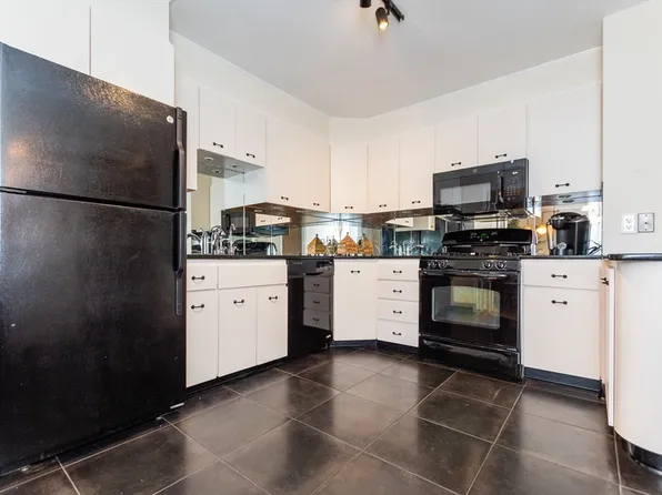 280 Boylston St APT 705, Newton, MA 02467