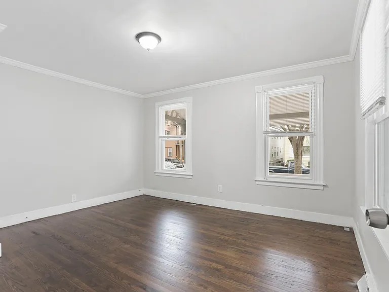 393 Huntington St — Photo 11