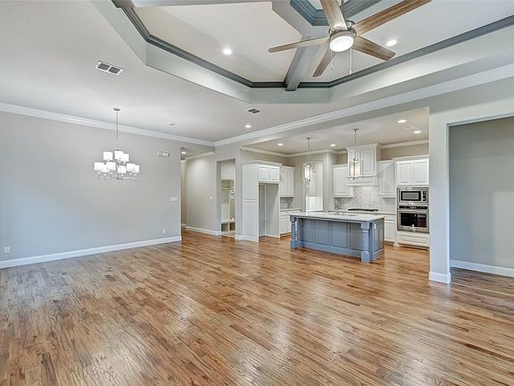 4th image of 304 Riverdance Way