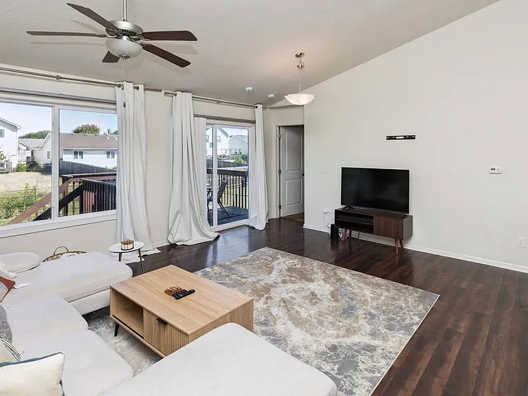 4614 E Valdez Dr #DES — Photo 4