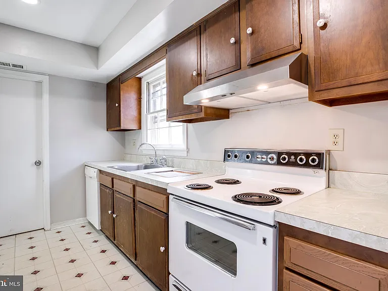 322 Clay St — Photo 15
