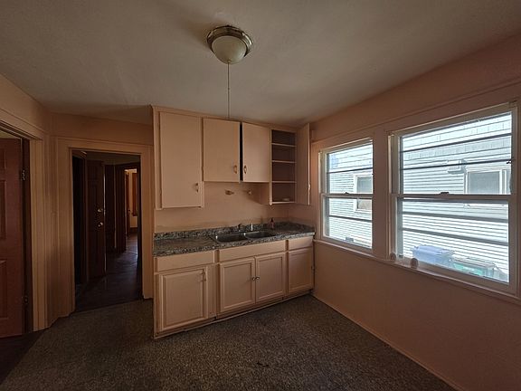 3rd image of 549 Lisbon Ave Floor 1