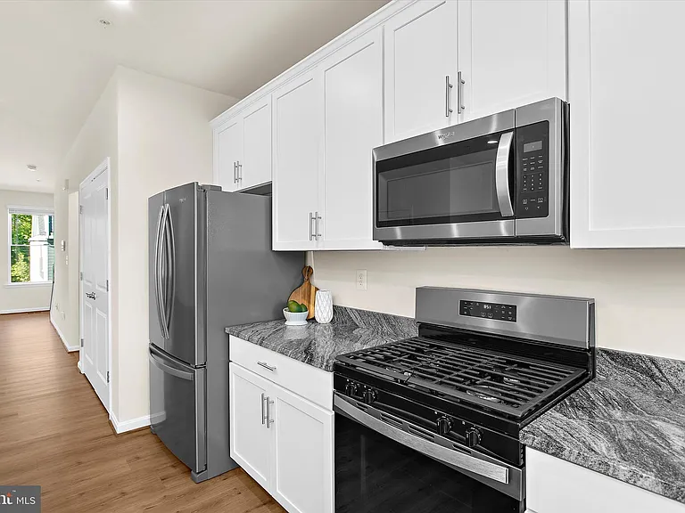 1102 Thomas Trl — Photo 12