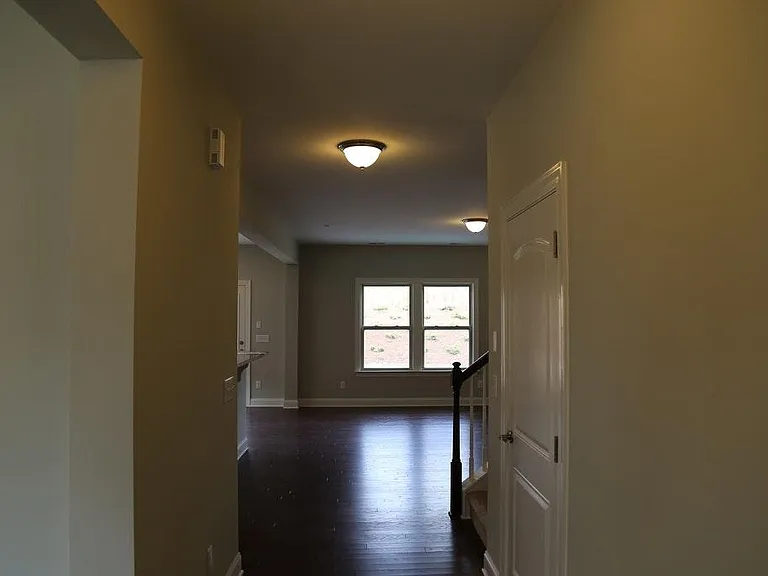 836 Poplar St — Photo 14