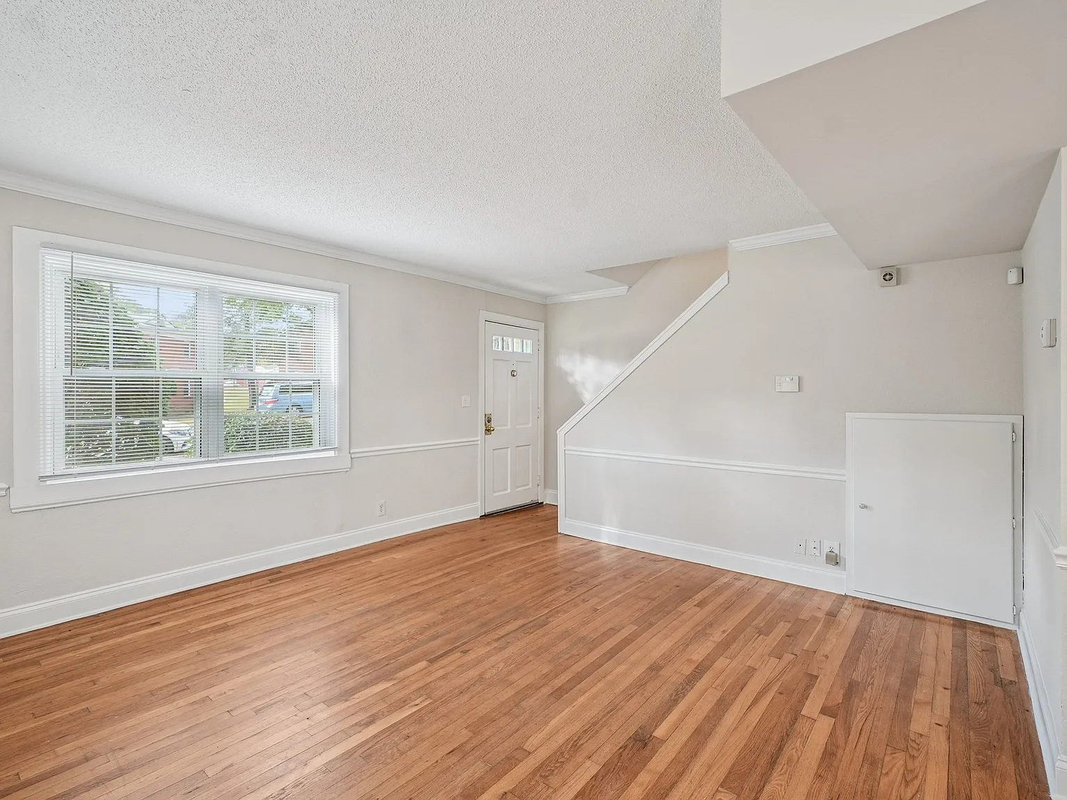 Poplar West — Photo 2