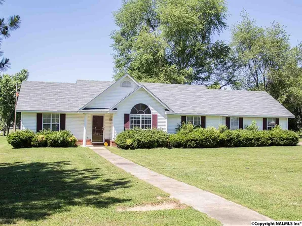 1203 Sommers Ridge Dr, Athens, AL 35611