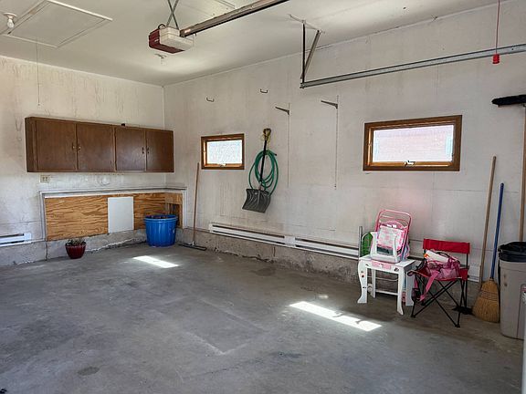 4th image of 617 Main St S