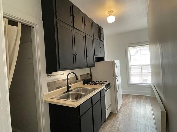 3rd image of 325 W Jackson St Floor 2