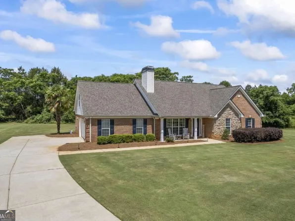 1051 Solitaire Ct, Bogart, GA 30622