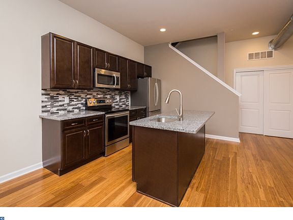 3rd image of 2422-24 Frankford Ave #6
