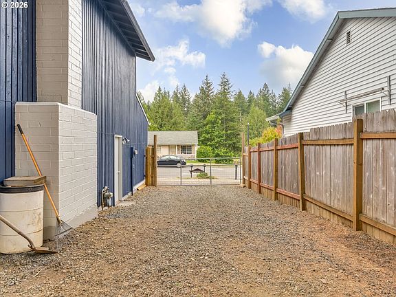 3rd image of 36485 Dubarko Rd
