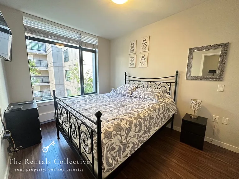 215 W 1st St #301 — Photo 5