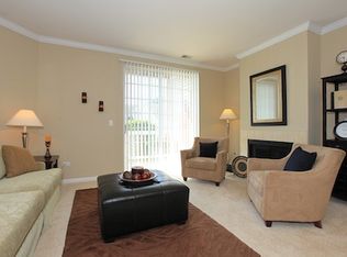 3885 Gabrielle Ln APT 614, Aurora, IL 60504