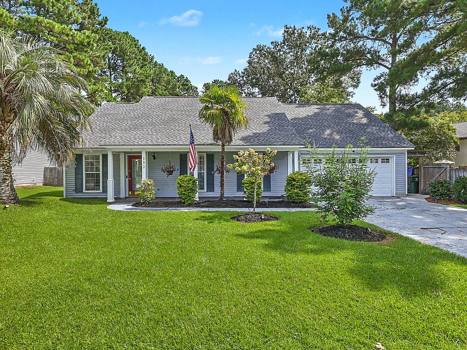 1st image of 102 Dockwell Ln