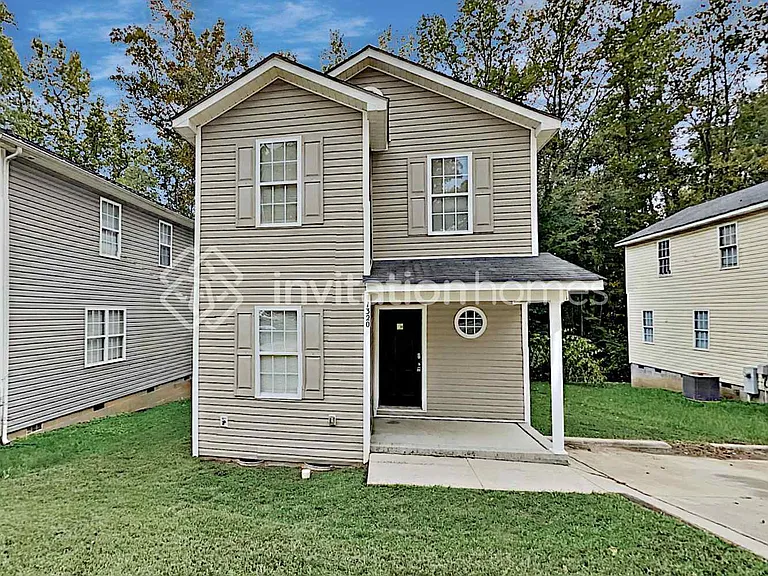 1320 Eastway Dr — Photo 1