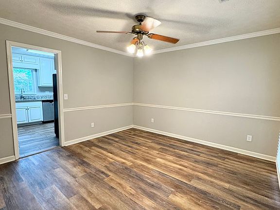 4th image of 310 Briar Creek Cir