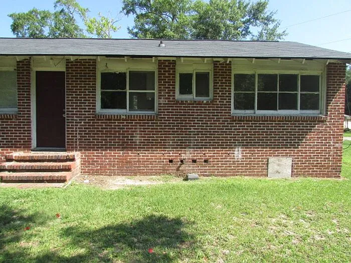 223 Highland Ave — Photo 12