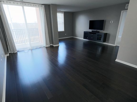 4th image of 300 Village Cir Unit 411