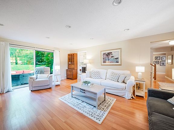 4th image of 1186 Royal Oak Ct