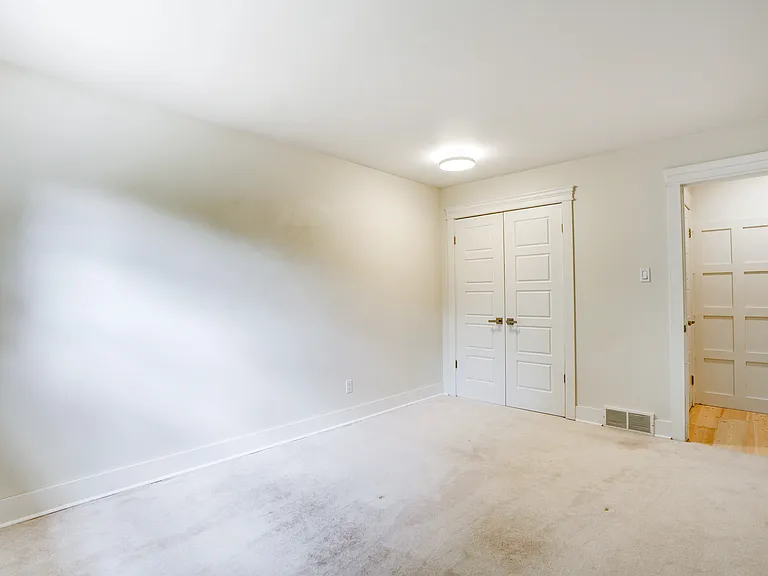 1713 Phillbrook Cres — Photo 38