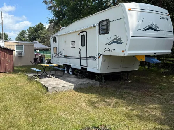 8439 Manitoba Ln, Stanwood, MI 49346