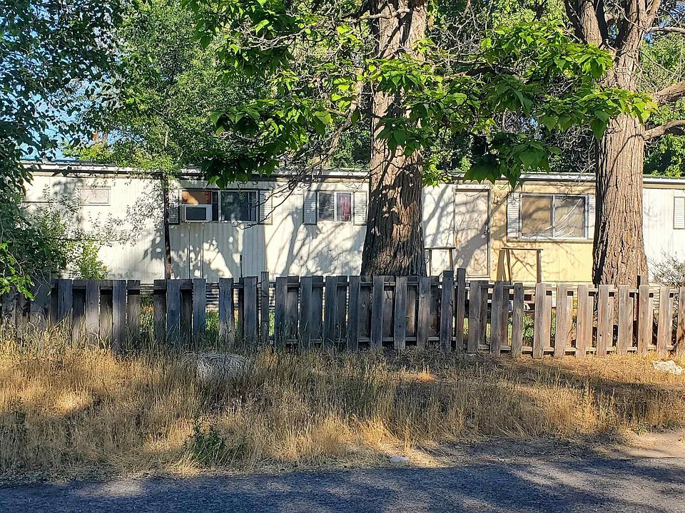 2nd image of 328 & 326 W Avenue G