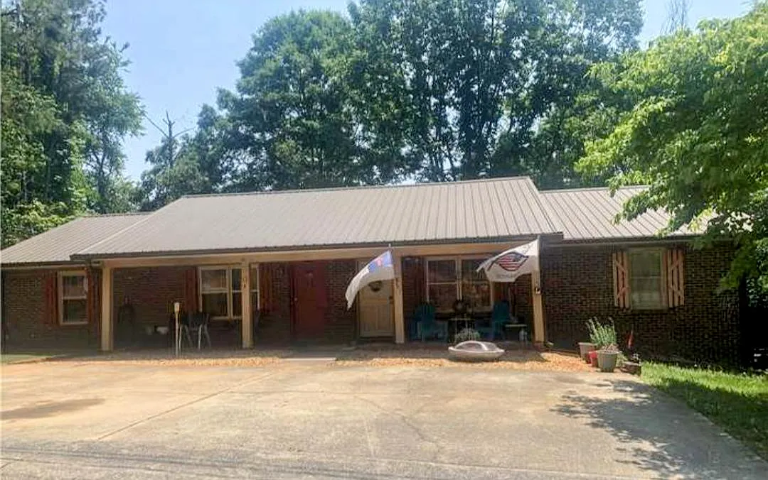 Building Photo - 12 Falcon Cir NW #C